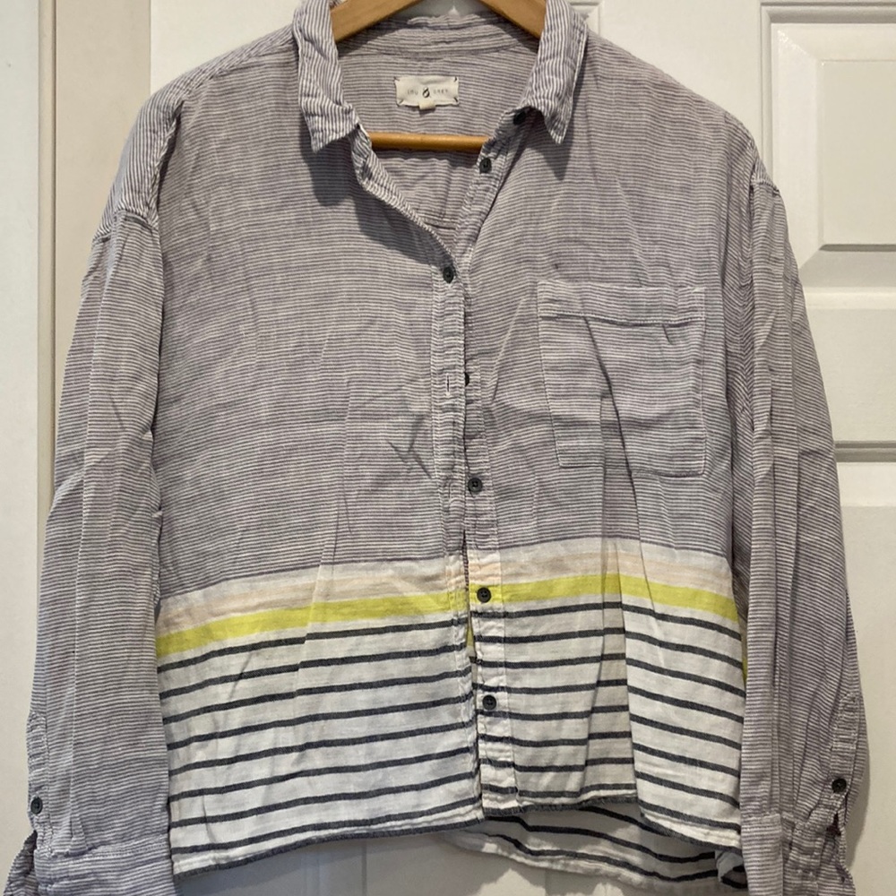 Lou & Grey button front shirt. L